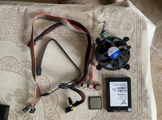换新电脑换下来的一些零散配件，一个机箱，cpu是i3 4160